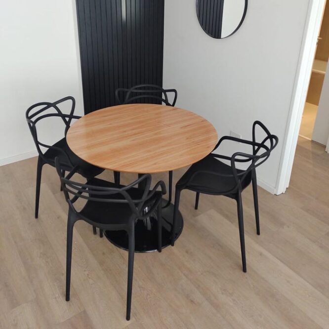 mesa-tulip-redonda-1-mt-base-negra-y-tapa-natural